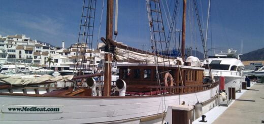 Classic Yacht – Dawn Approach Charters from Puerto Banus